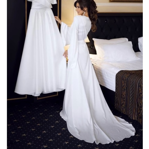 Long White Robe with train - Picture 3 of 5